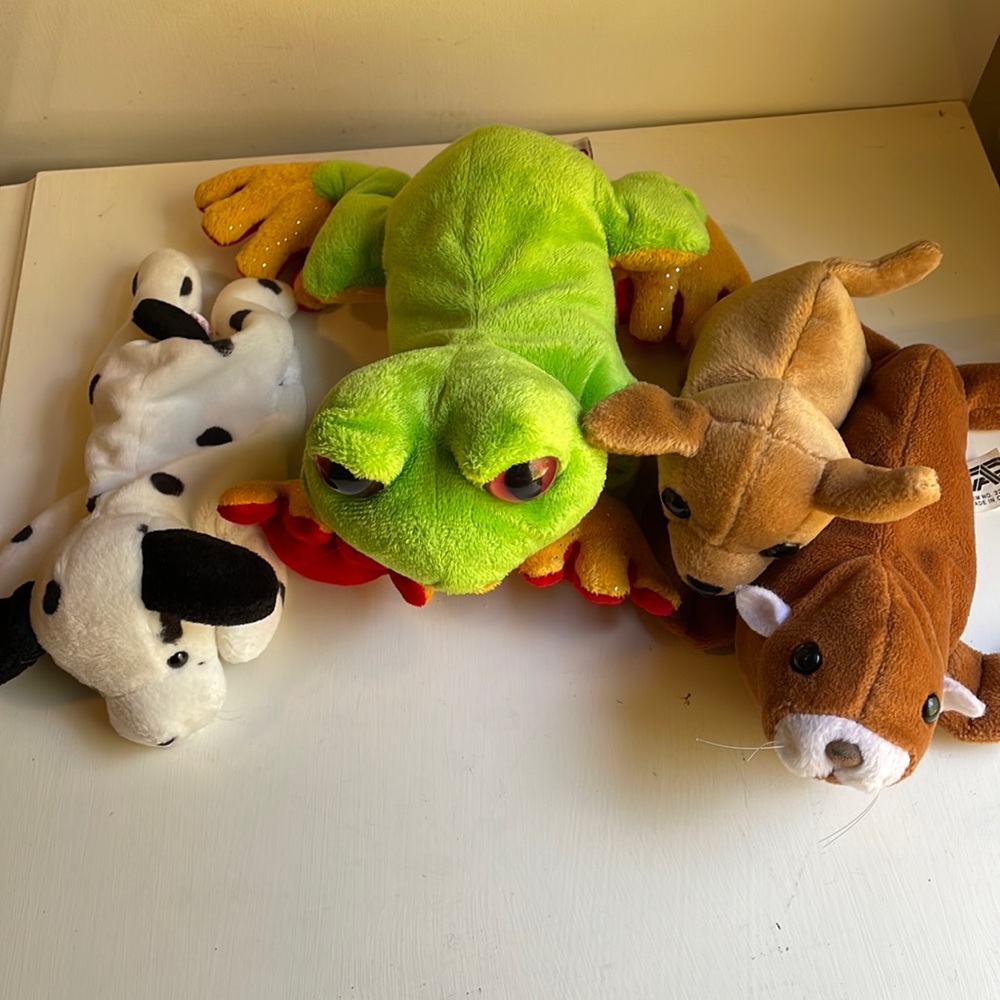 Ganz Webkinz Tree Frog Plushie one tiny dog 🐶 one ty dog 🐶 one seal 🦭